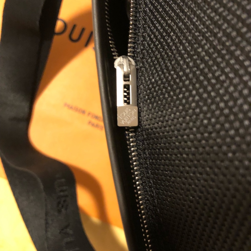 Authentic Louis Vuitton Loup Noir Canvas Messenger.Like new.Excellent condition. - Picture 10 of 14